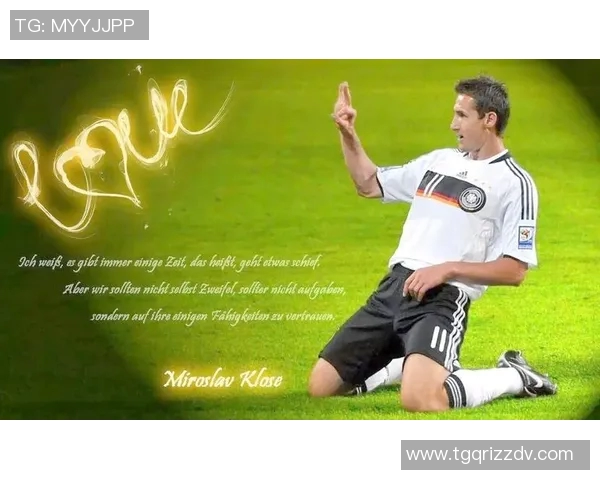 蓬的足球明星传奇之路：从青涩少年到世界瞩目的球场巨星